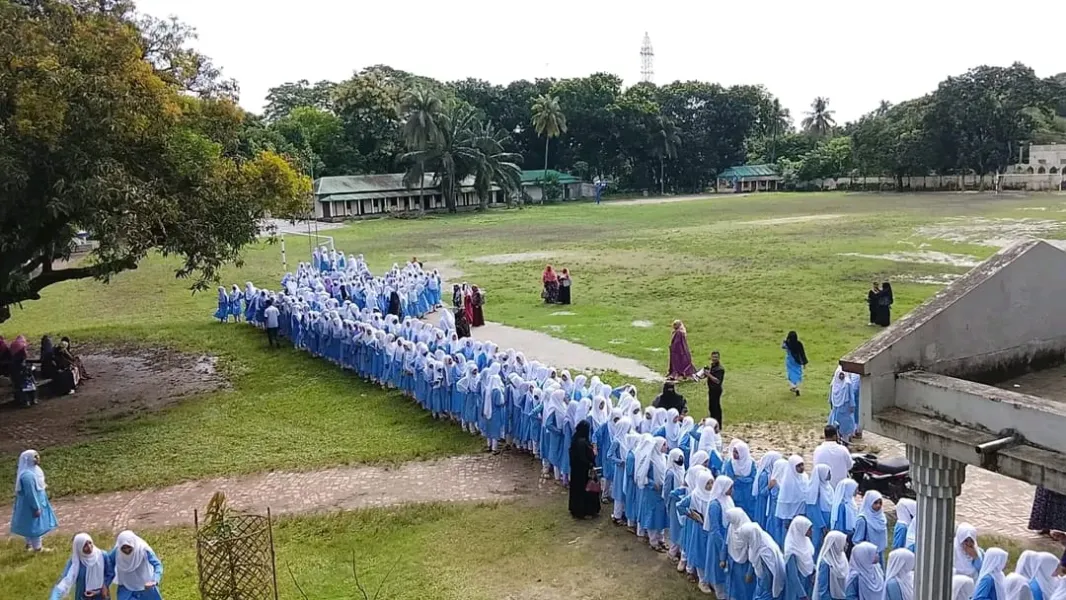সংযুক্ত ছবি