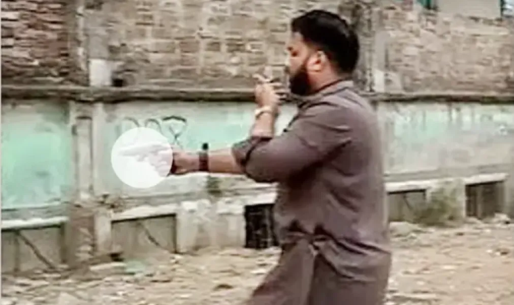সংযুক্ত ছবি