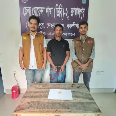 ​মুদি দোকানের সামনে ডিবির থাবা, ১০০ পিস ইয়াবাসহ যুবক আটক