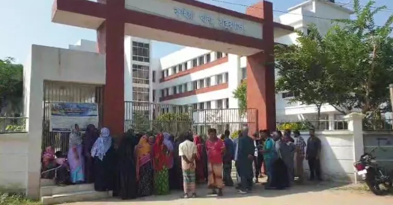 ঠাকুরগাঁওয়ের রুহিয়ায় জমি সংক্রান্ত বিরোধের জেরে দুই ভাইকে গ্রেপ্তারের ঘটনাকে কেন্দ্র করে থানা ঘেরাও ও বিক্ষোভ