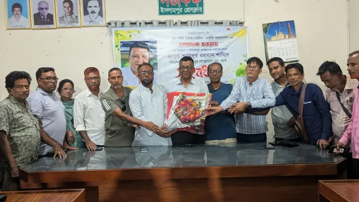 ইসলামপুর প্রেসক্লাবে ‘ডেইলি বাংলাদেশ’ সম্পাদক শাহিদুর রহমান শাহিদকে সংবর্ধনা