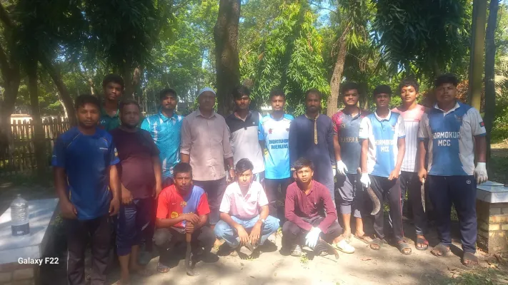 গোরস্থানের পরিবেশ বদলে দিচ্ছে ধর্মকুড়া স্বেচ্ছাসেবী তরুণরা ইসলামপুরে মানবিক উদ্যোগ