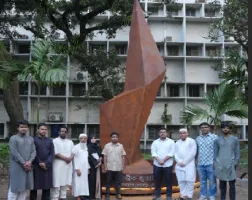 ডাকসুর উদ্যোগে জুলাই স্মৃতিস্তম্ভ ‘জুলাই নির্ভীক’ উদ্বোধন