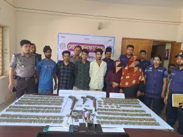 মাতামুহুরিতে অস্ত্র-গুলিসহ গ্রেপ্তার ৬
