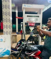 মিঠাপুকুরে তেলের দাম বাড়ার খবরে 'মেসার্স শাহ ফিলিং স্টেশন' বন্ধ করে লাপাত্তা কর্মচারীরা, ভোগান্তিতে চালকরা