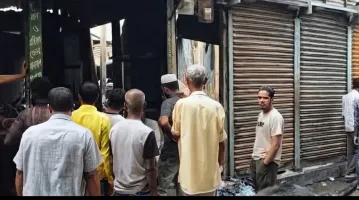 বকশীগঞ্জে ভয়াবহ আগুন: হোটেলসহ ৬ ব্যবসা প্রতিষ্ঠান পুড়ে ছাই 