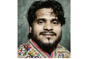 বুকের জমিনকাটা লাইন ধরে আন্তঃনগর ট্রেন যায়, অধিকার নেই ছুঁয়ে দেখার