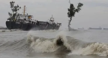 বঙ্গোপসাগরে গভীর নিম্নচাপ : সমুদ্রবন্দরে ৩ নম্বর স্থানীয় সতর্কসংকেত