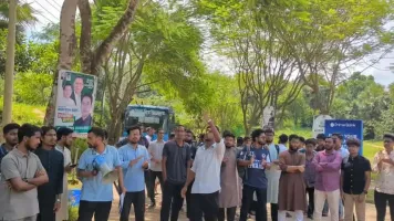 সরকারি চাকরিতে ভাইভার নম্বর বৃদ্ধির প্রতিবাদে কুবিতে মানববন্ধন