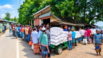 জামালপুরে সারের জন্য প্রহরে প্রহরে অপেক্ষা: বণ্টন বৈষম্যে বিপাকে কৃষক ব্যাহত আমন চাষ